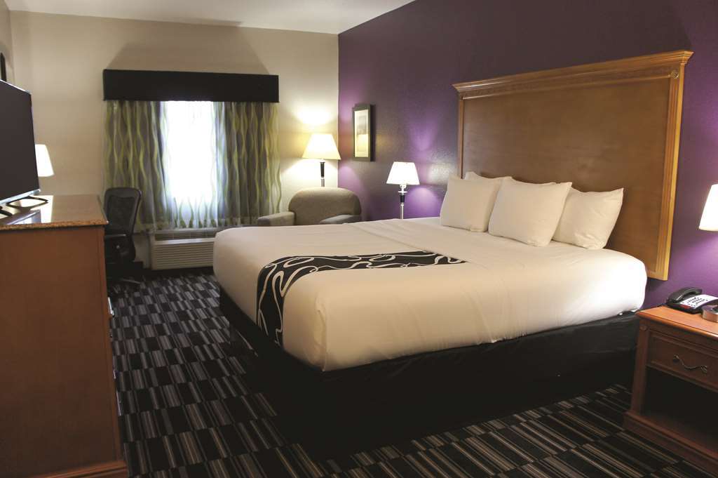 La Quinta By Wyndham Ada Hotel Room photo