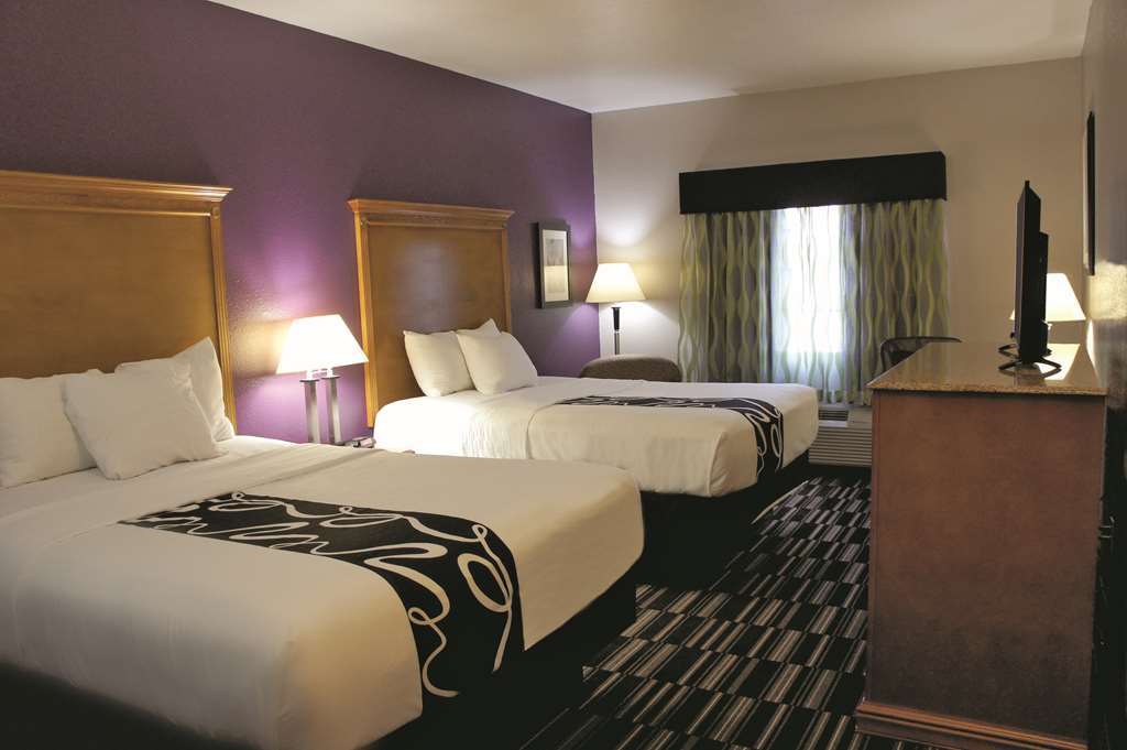 La Quinta By Wyndham Ada Hotel Room photo